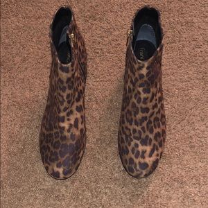 cheetah/leopard booties with gold zip